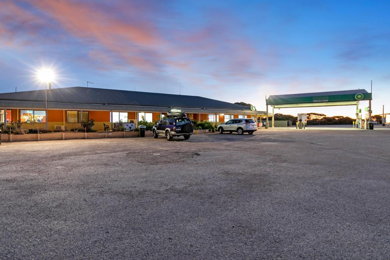 Border Village Roadhouse Exterior photo